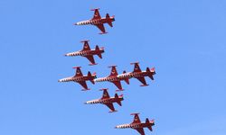 Türk Yıldızları ve SOLOTÜRK'ten nefes kesen gösteri
