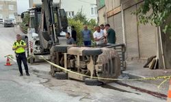 Samsun'da forklift rampa aşağı inerken devrildi: 1'i ağır 2 yaralı