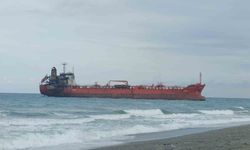 Karadeniz'de dron saldırısına uğrayan gemi Alaçam'da karaya oturdu