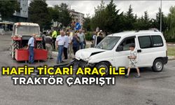 Kavak'da hafif ticari araç ile traktör çarpıştı