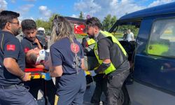 İlkadım'da panelvan minibüs SUV araca çarptı: 1 yaralı