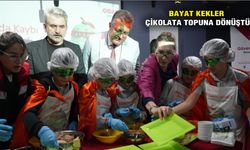 Bayat kekleri çikolata topuna dönüştürerek gıda israfına dikkat çektiler