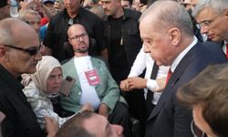 Cumhurbaşkanı Erdoğan'ın otobüsü durdurup yanına gittiği engelli genç konuştu: 'Unutamayacağım bir andı'