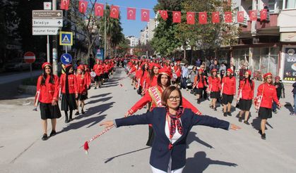Bafra’da Cumhuriyet Coşkusu Cumhuriyet Yürüyüşüyle Başladı