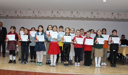 Bafra'da İlkokullar Arası İstiklal Marşı Güzel Okuma Yarışması Düzenlendi