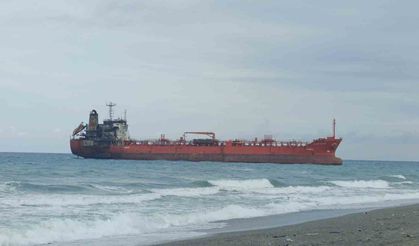 Karadeniz'de dron saldırısına uğrayan gemi Alaçam'da karaya oturdu
