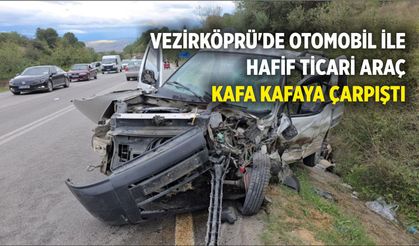 Vezirköprü'de otomobil ile hafif ticari araç kafa kafaya çarpıştı