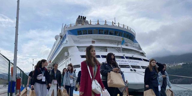 Amasra sezonun ilk kruvaziyerini ağırladı