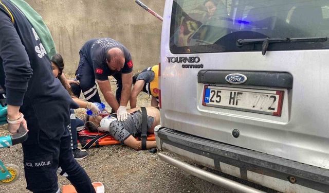 Tırla hafif ticari araç çarpıştı! Araç sürücüsü hayatını kaybetti