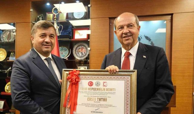 Giresun Belediyesi KKTC Cumhurbaşkanı Ersin Tatar'a 'Fahri Hemşehrilik' beratı verdi