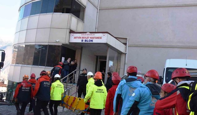 Artvin Devlet Hastanesi’nde gerçeği aratmayan yangın tatbikatı