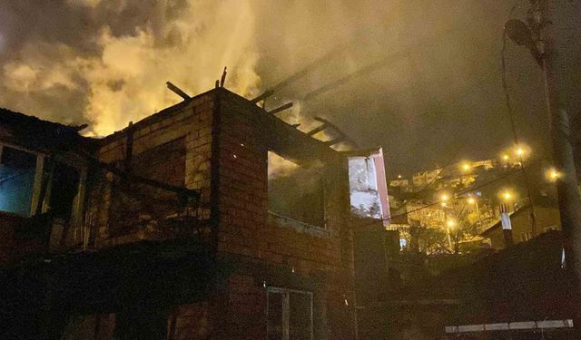 Zonguldak’ta bir ev çıkan yangında kullanılamaz hale geldi