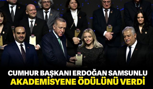Cumhurbaşkanı Erdoğan samsunlu akademisyene ödülünü verdi
