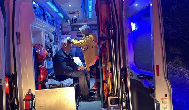 Kastamonu-Taşköprü karayolunda otobüs devrildi, ekipler olay yerine sevk edildi