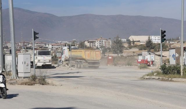 Hafriyat Kamyonu Dehşeti: Otomobili 50 Metre Sürükledi
