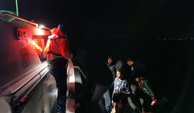 Ayvalık Açıklarında 24 Göçmen Midilli'ye Kaçmaya Çalışırken Yakalandı!