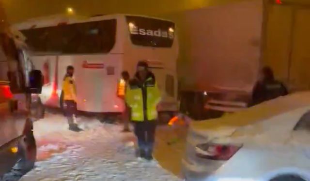BOLU DAĞI’NDA ZİNCİRLEME KAZA: TEM OTOYOLU İSTANBUL İSTİKAMETİ ULAŞIMA KAPANDI
