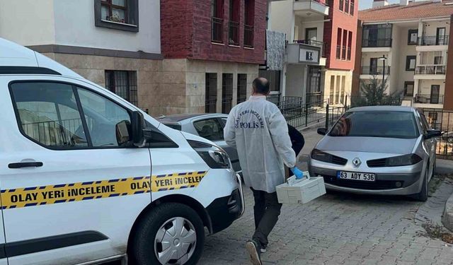 ELAZIĞ’DA ACI OLAY: ANNE KIZININ YANINDA HAYATINA SON VERDİ