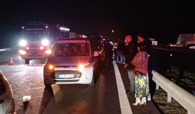 ANADOLU OTOYOLU'NDA ZİNCİRLEME KAZA: 10 ARAÇ BİRBİRİNE GİRDİ 8 YARALI