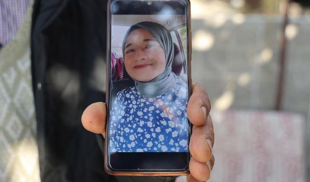 Malatya’da Cansız Bedeni Bulunan Genç Kız Toprağa Verildi: Ölüm Sebebi Hâlâ Belirsiz