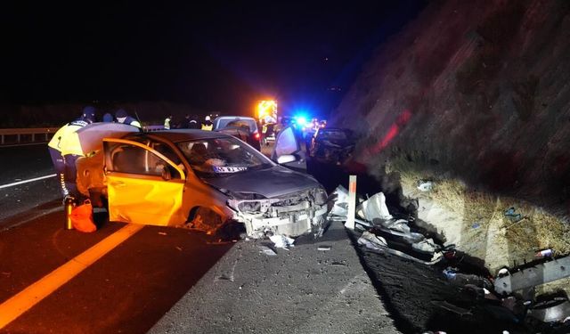 Otoyolda Feci Kaza: 1 Ölü 9 Yaralı