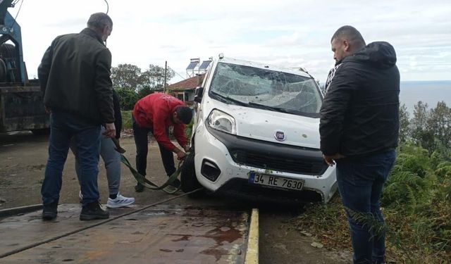Rize'de Kontrolden Çıkan Araç Çay Bahçesine Yuvarlandı