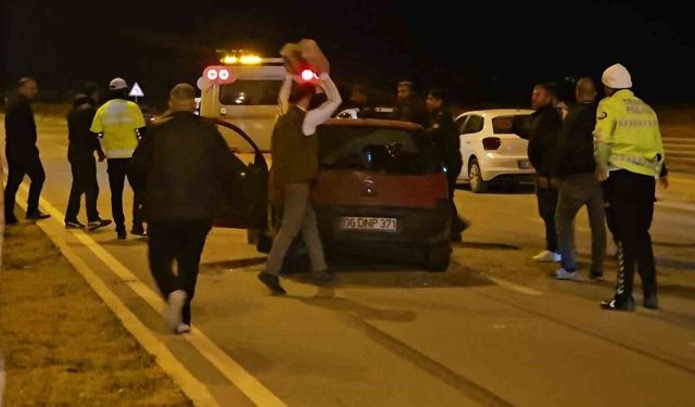 Adana’da Trafik Kazası: Ölen Sürücünün Yakınları Otomobili Parçaladı
