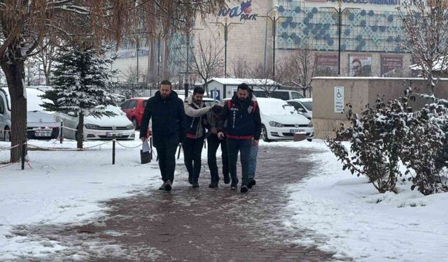 Annesini ve İkiz Kardeşini Öldüren Zanlı Tutuklandı