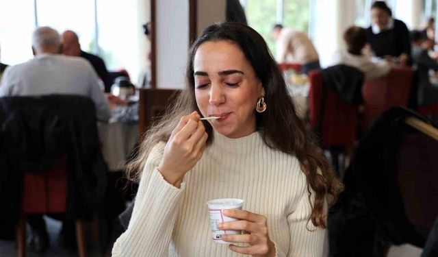 LAKTOZ İNTOLERANSI VE DETOKS İÇİN YENİ ALTERNATİF”: AKTİF KARBONLU YOĞURT ÜRETİLDİ