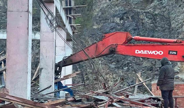 Trabzon’da İnşaat Halindeki Binada İskele Çöktü 3 işçi Yaralı 1 işçi Kayıp