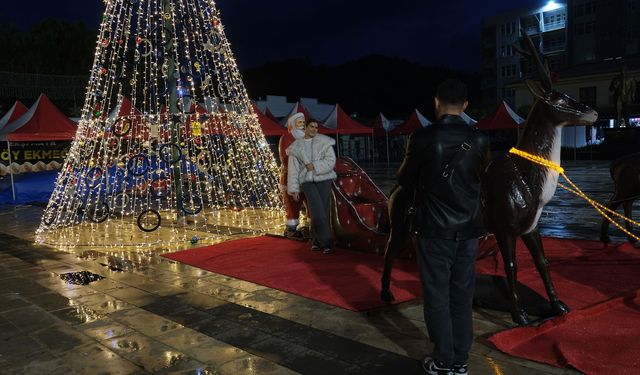 Kemer’de Yılbaşı Coşkusu: Meydanlar Işıl Işıl, Etkinlikler Başlıyor