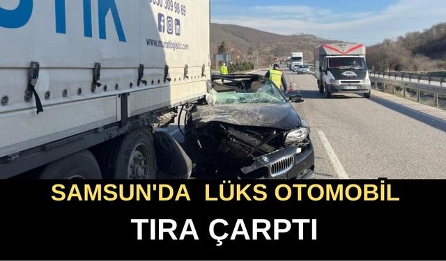 Samsun'da Feci Kaza: Lüks Otomobil Tıra Çarptı, Sürücü Yaralandı