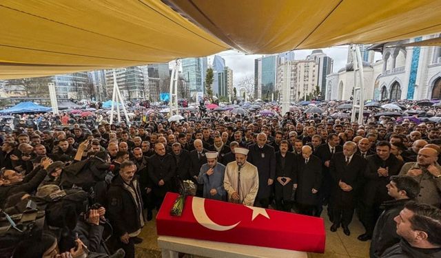 Ferdi Tayfur’un Sevenleri Mezarı Başında Duygu Dolu Anlar Yaşadı