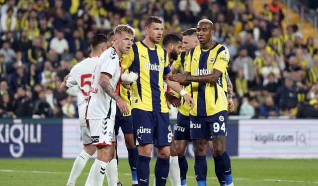 Fenerbahçe,  Samsunspor müsabakasının ilk yarısı golsüz eşitlikle tamamlandı