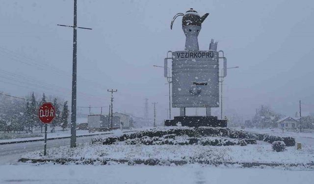 Samsun’un yüksek kesimlerine kar yağışı