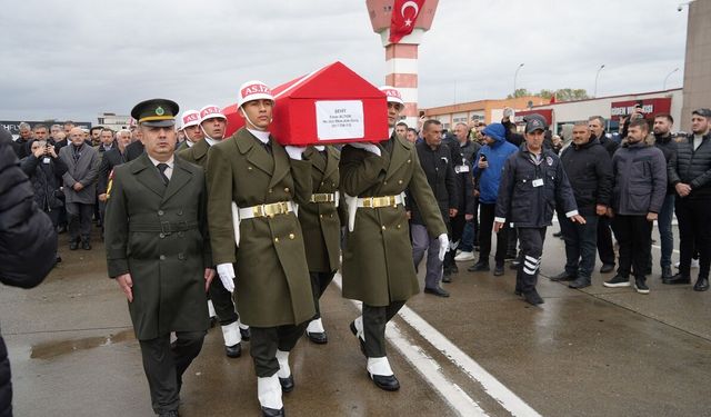 Şehit Emre Altıok’un naaşı havalimanına getirildi
