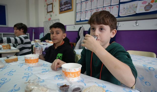 Minik öğrenciler ilk kez 'tekne orucu' tutmanın sevincini yaşadı
