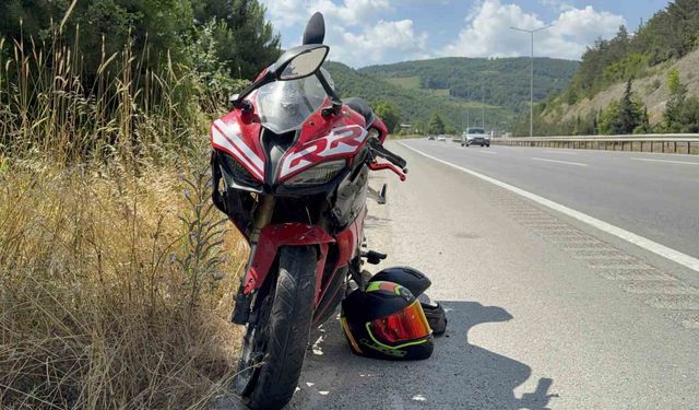 Atakum 'da motosiklet tıra arkadan çarptı: 2 yaralı