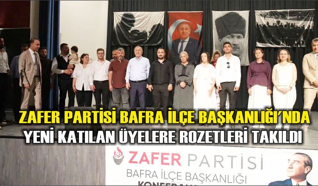 Zafer Partisi Bafra İlçe Başkanlığı'nda yeni katılan üyelere rozetleri takıldı