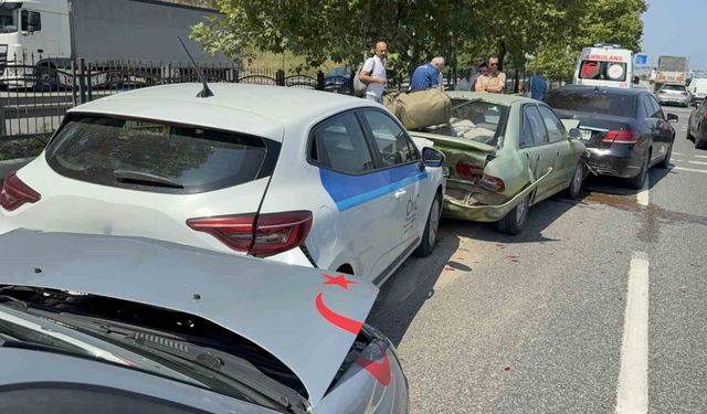 Canik'de zincirleme kazada 4 araç birbirine girdi