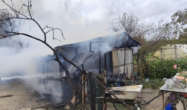 Bafra'da baraka yangını