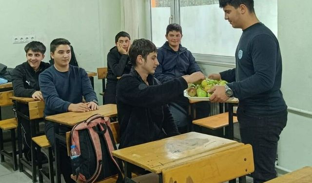 Öğrencilerden öğretmenlerine 'sağlıklı nefes' ikramı