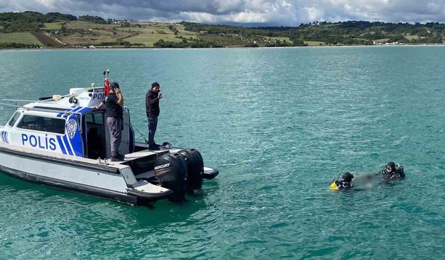 Sinop'ta teknenin alabora olması nedeniyle kaybolan polisin cesedine Ankara ve Samsun'dan gelen dalgıç polislerin desteğ