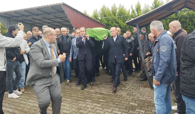 Yeniden Refah Partisi Lideri Fatih Erbakan Bafra'da Cenaze Törenine Katıldı.