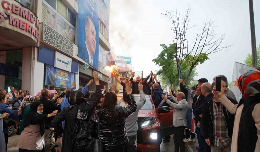 Kastamonu'da Cumhurbaşkanı Erdoğan’ın zaferi için sokaklara akın etti