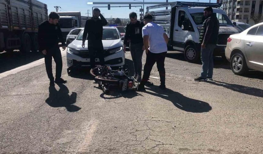 Batman’da otomobil motosiklete çarptı: 1 yaralı