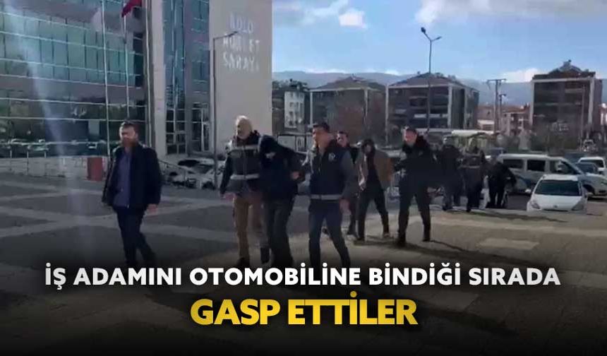 İş adamını otomobiline bindiği sırada gasp ettiler