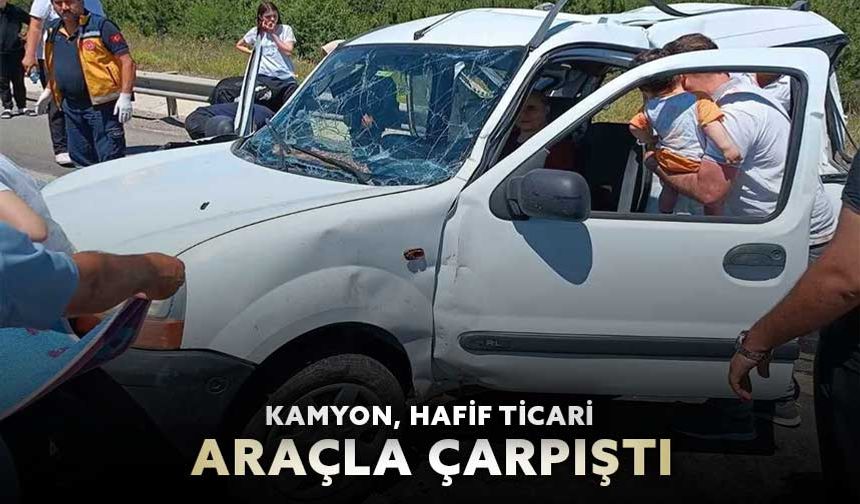 Kamyon, hafif ticari araçla çarpıştı