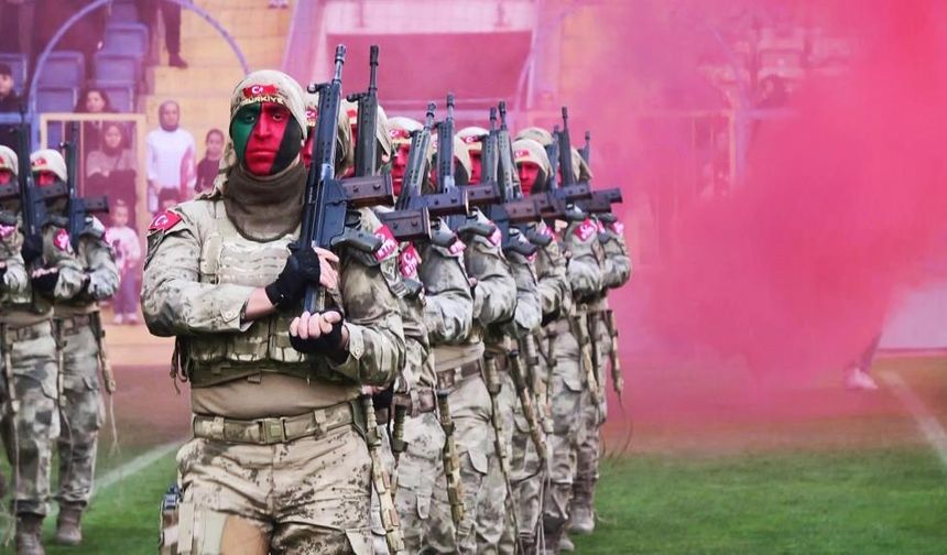 Cumhuriyet Coşkusu: Komando Gösterileri Gurulandırdı