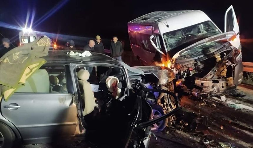 Yozgat’ta Feci Kaza: Otomobil ve Minibüs Çarpıştı, 3 Ölü, 5 Yaralı!